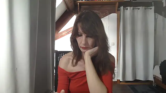 MissDyannis online show from April 19, 4:39 pm