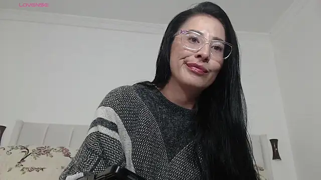 Snapshot of Emma_Hotkiss chatting on April 21, 3:57 am Emma Hotkiss online show from April 21, 3:57 am