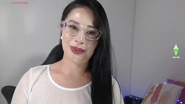 Snapshot of Emma_Hotkiss chatting on May 19, 3:13 am Emma Hotkiss online show from May 19, 3:13 am