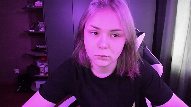 sophia lix online show from November 16, 4:40 am