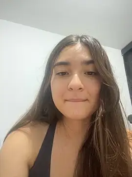 Snapshot of Valentina_ro chatting on October 27, 3:43 am Valentina ro online show from October 27, 3:43 am