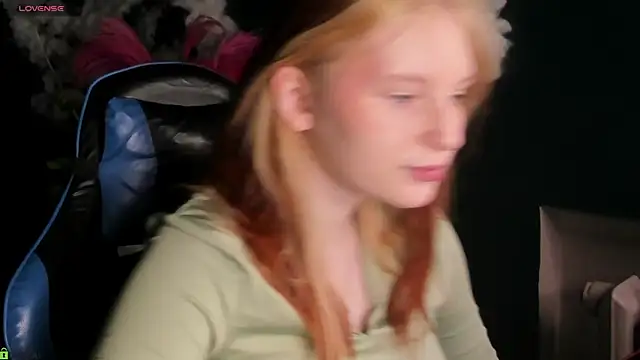 Snapshot of AngelWisee chatting on June 20, 3:09 am AngelWisee online show from June 20, 3:09 am