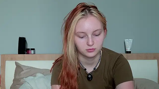 Snapshot of AngelWisee chatting on July 27, 3:24 am AngelWisee online show from July 27, 3:24 am