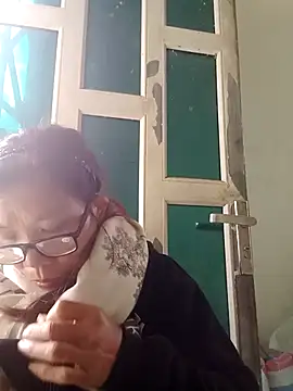 bella-la online show from December 18, 7:03 am