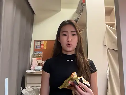 AlishaCheng online show from December 20, 1:40 pm