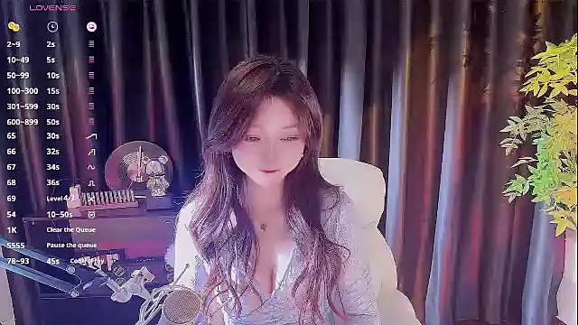 Yiluo95 online show from November 9, 5:44 pm