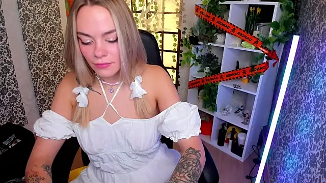 Snapshot of Isabella_Lure chatting on November 8, 9:09 am Isabella Lure online show from November 8, 9:09 am