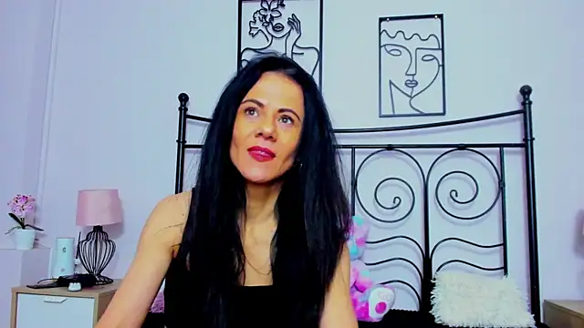 brianaflynt online show from November 2, 8:22 pm