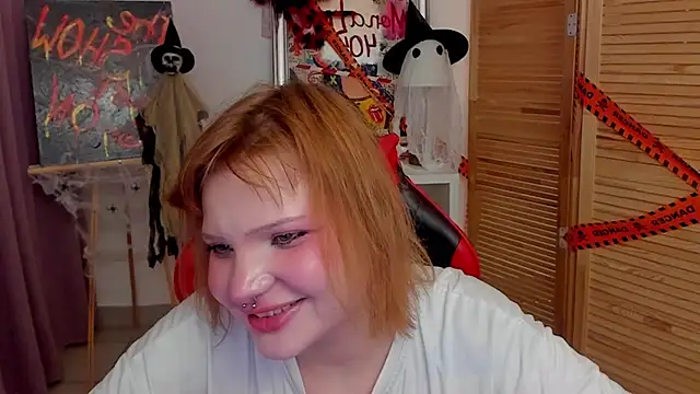 babyyullii online show from October 29, 8:38 am