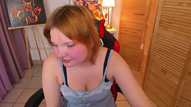 babyyullii online show from November 12, 8:37 am