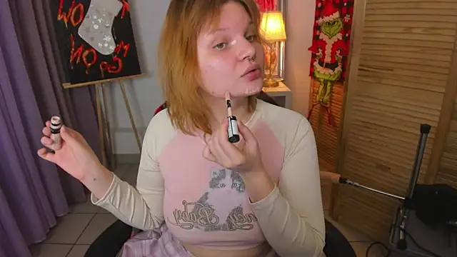 babyyullii online show from December 14, 8:30 am