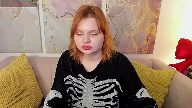 babyyullii online show from February 26, 8:35 am