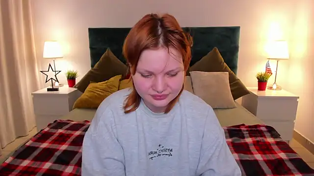 babyyullii online show from March 3, 6:08 am