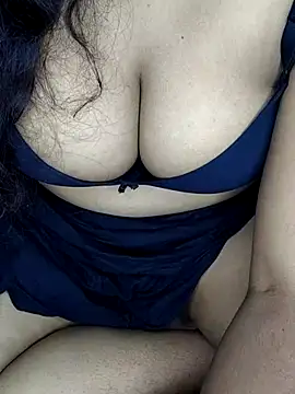 shreyareddy99 online show from December 22, 5:21 pm