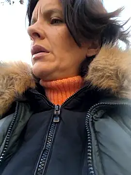 Piediniecollant online show from January 10, 8:05 am