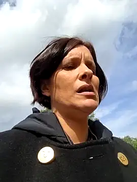 Piediniecollant online show from March 11, 11:05 am