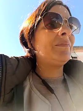 Piediniecollant online show from April 7, 10:15 am