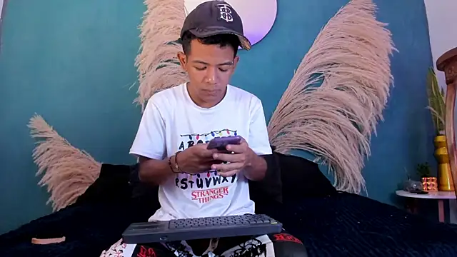 wild best online show from December 4, 7:44 pm