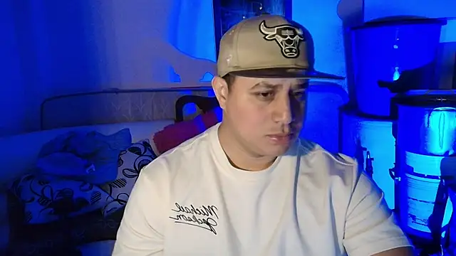 Snapshot of tony_thebest2 chatting on July 24, 2:31 am tony thebest2 online show from July 24, 2:31 am