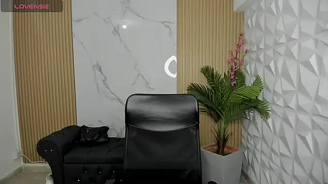 Samantharoseee  online show from December 19, 3:35 am