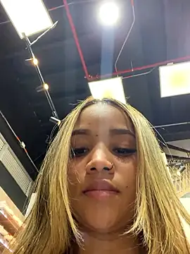 AriVelvet online show from January 12, 8:25 pm