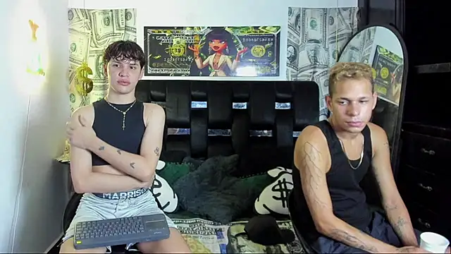 Snapshot of Magic_Duo chatting on October 31, 11:33 am Magic Duo online show from October 31, 11:33 am