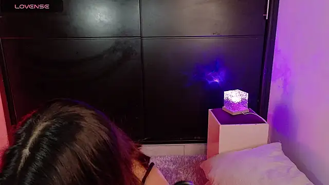 emilyy1  online show from January 10, 1:02 pm