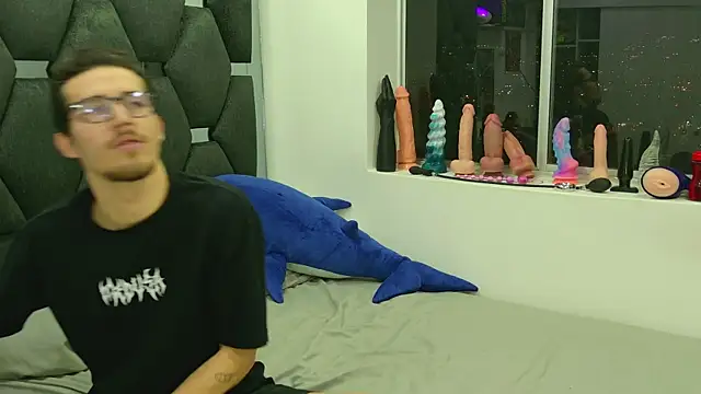 Snapshot of J-Moo chatting on November 6, 2:56 am J-Moo online show from November 6, 2:56 am