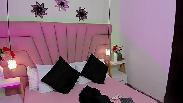 Snapshot of Kim_Luna1 chatting on February 23, 3:04 am Kim Luna1 online show from February 23, 3:04 am