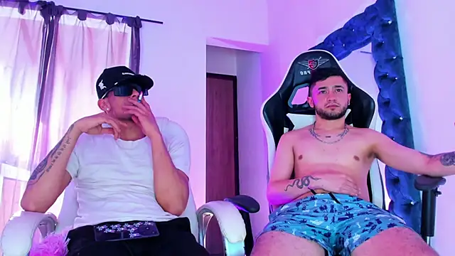 Snapshot of Yourtemptation555 chatting on October 28, 8:33 pm Yourtemptation555 online show from October 28, 8:33 pm