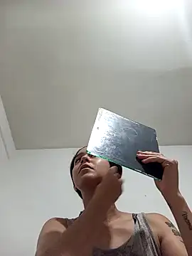 Snapshot of Coralpetite chatting on November 10, 10:09 pm Coralpetite online show from November 10, 10:09 pm