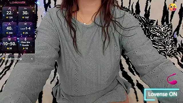 Snapshot of GlowMimi chatting on November 2, 10:45 pm GlowMimi online show from November 2, 10:45 pm