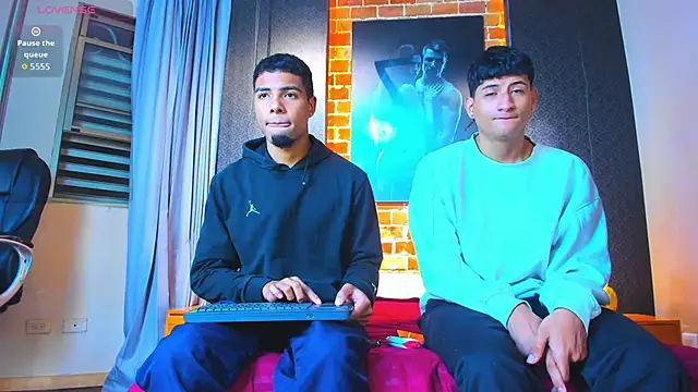 Snapshot of Jack_and_Joes chatting on November 15, 3:15 am Jack and Joes online show from November 15, 3:15 am