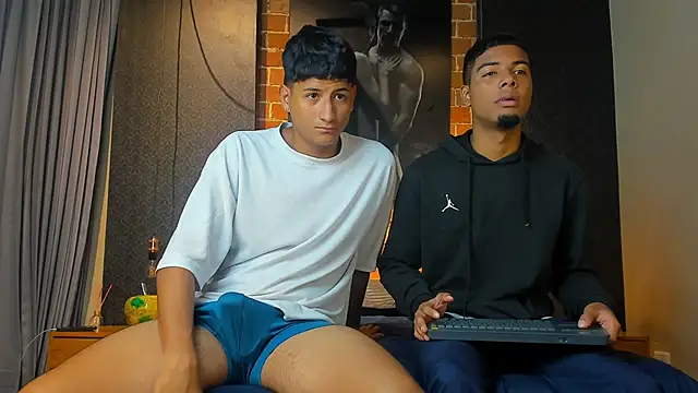 Snapshot of Jack_and_Joes chatting on December 1, 3:44 am Jack and Joes online show from December 1, 3:44 am