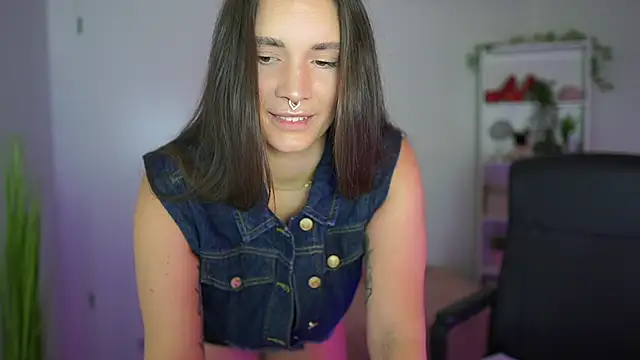 Snapshot of gina__cali chatting on October 31, 8:59 am gina  cali online show from October 31, 8:59 am