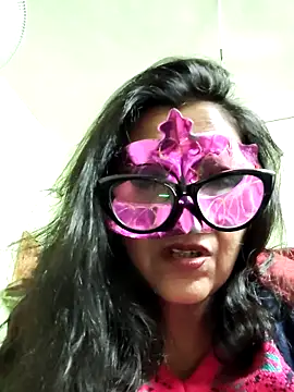 LOVE  RANI online show from December 21, 7:10 pm