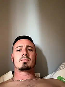 Snapshot of grosculsexy22 chatting on October 31, 3:02 pm grosculsexy22 online show from October 31, 3:02 pm