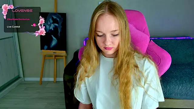 Snapshot of Shawty_Mia chatting on February 11, 9:09 pm Shawty Mia online show from February 11, 9:09 pm