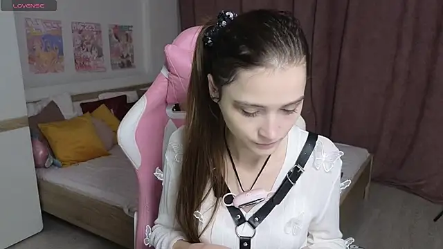 Hana Flo  online show from November 11, 1:44 pm