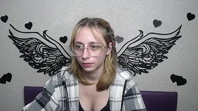 TracyLll online show from November 18, 2:43 pm