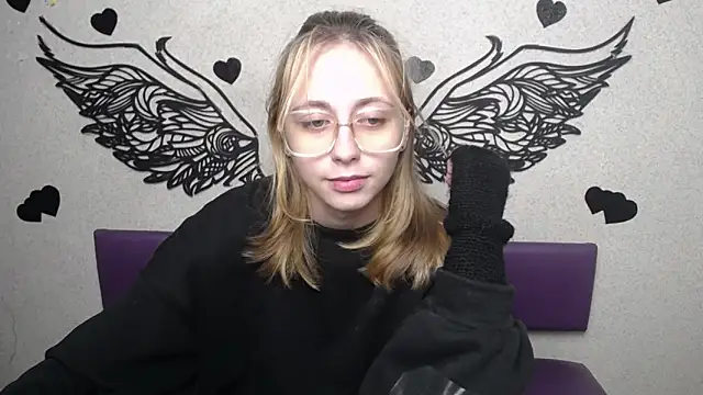 TracyLll online show from December 1, 11:48 am