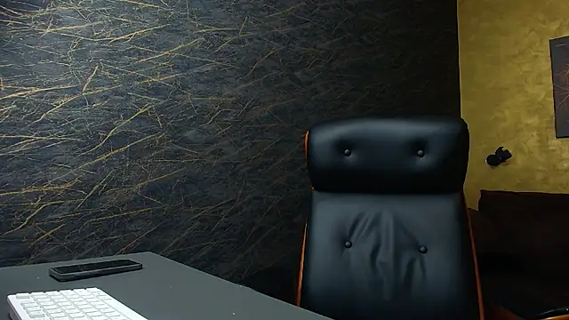 HayesWood online show from November 11, 6:13 am