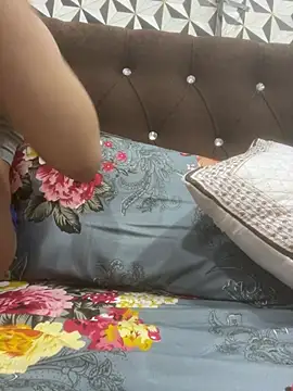 Snapshot of Heena_Sharma982 chatting on February 10, 6:45 pm Heena Sharma982 online show from February 10, 6:45 pm