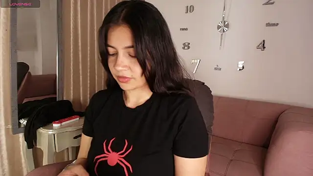 KamyGlam online show from February 10, 8:02 pm