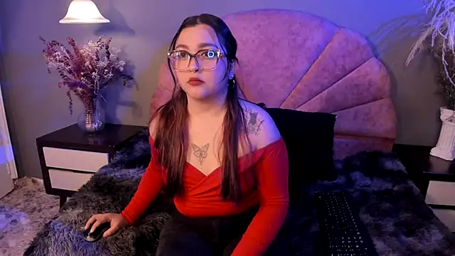 Snapshot of CrystalMay_ chatting on November 5, 11:43 am CrystalMay online show from November 5, 11:43 am