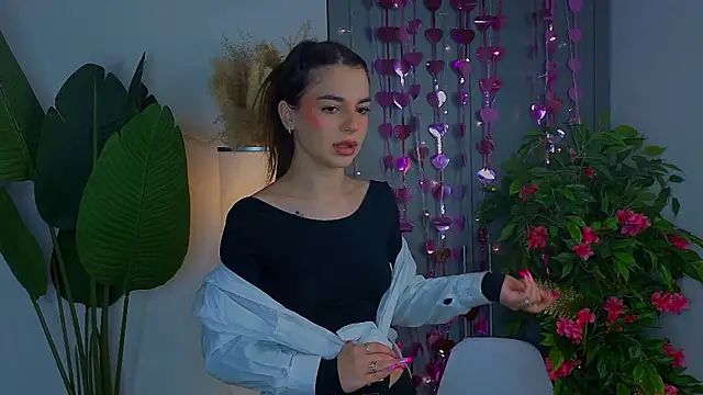 LauraHansil online show from March 7, 7:44 pm