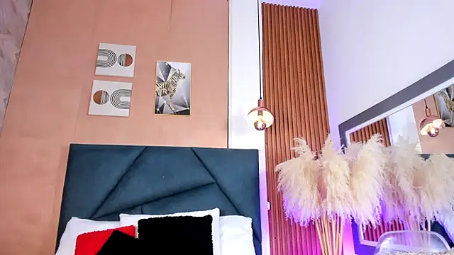 Ivy Spicy online show from April 7, 8:09 pm