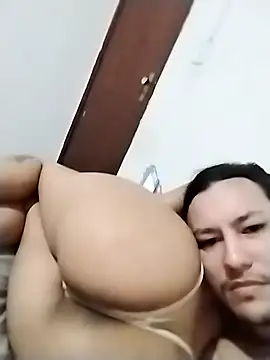 Snapshot of Iasmimbuttercup chatting on November 7, 2:33 am Iasmimbuttercup online show from November 7, 2:33 am