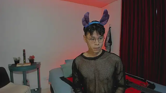 estmonnn online show from November 1, 12:23 am