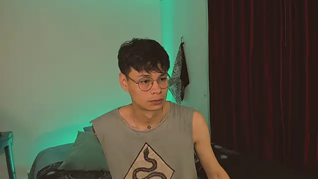 estmonnn online show from November 8, 12:00 am